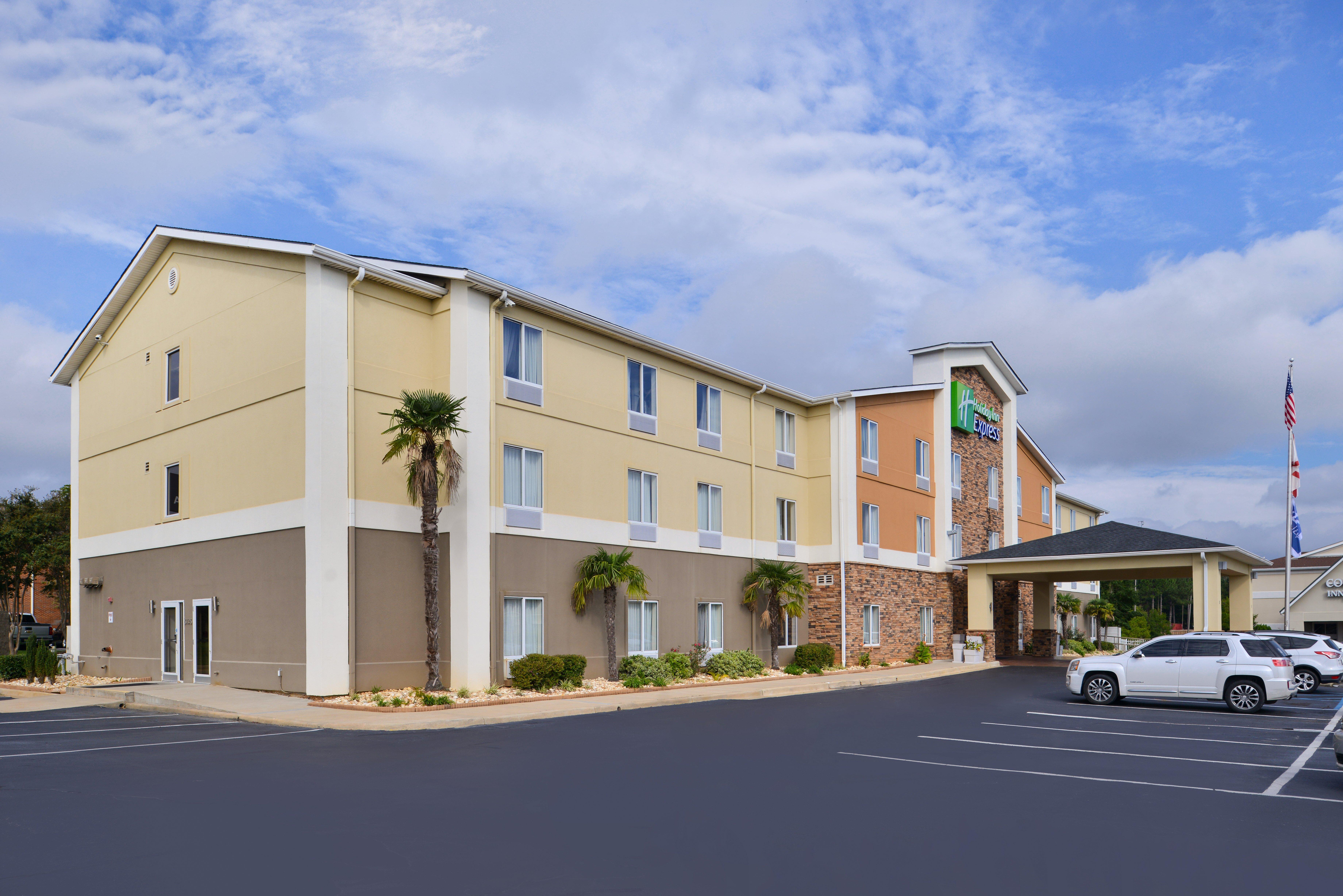 Holiday Inn Express Montgomery East I-85 By Ihg Exterior foto
