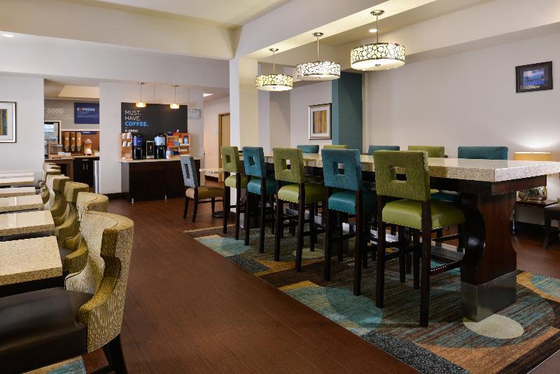Holiday Inn Express Montgomery East I-85 By Ihg Exterior foto